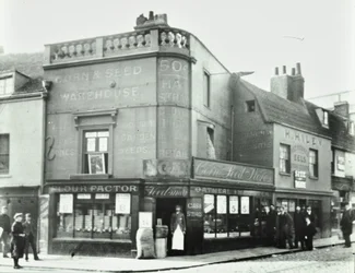 Deptford Broadway: scena uliczna z witrynami sklepowymi, Londyn, 1897