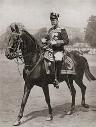 George V, z The Story of Twenty Five Years, wydanej w 1935 r.