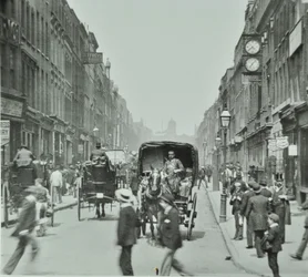 Hatton Garden: patrząc na północ od Holborn Circus, Londyn, 1895