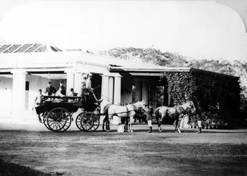 Przewóz konny w kolonialnych Indiach, ok. 1870 r.