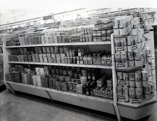 Przejście z artykułami gospodarstwa domowego, sklep Woolworths, 1956