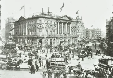 London Pavilion, Piccadilly Circus, Westminster LB: patrząc na wschód, 1895