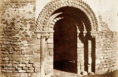 Zamek Ludlow: wejście do Kościoła Okrągłego, ok.1852-3 (foto)