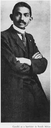 Mahatma Gandhi (1869-1948) jako adwokat w Afryce Południowej, ok. 1900