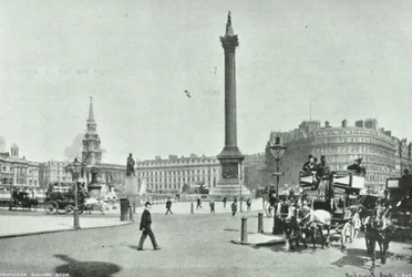 Kolumna Nelsona, Trafalgar Square, Westminster LB: widok na północny zachód z Cockspur Street, 1898