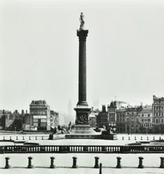 Kolumna Nelsona, Trafalgar Square, Westminster LB: patrząc na południe od National Gallery, 1870
