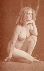 Sztuka nudystów: Cynthia (zdjęcie czarno-białe)