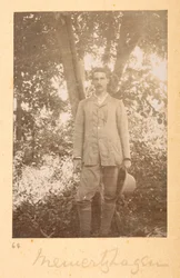 Portret Richarda Meinertzhagena autorstwa Baileya, na indyjskich fotografiach F.M. Bailey 1900-03 (zdjęcie w sepii)