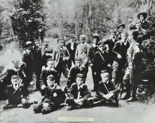 Pierwsza podróż szkolna London School Board. Dzieci z Bell Road Higher Grade School, Peckham odwiedzają kopalnię w Forest of Dean, 1896