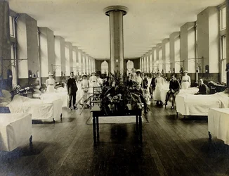 Victoria Ward w szpitalu św. Tomasza w Londynie, ok. 1900 r