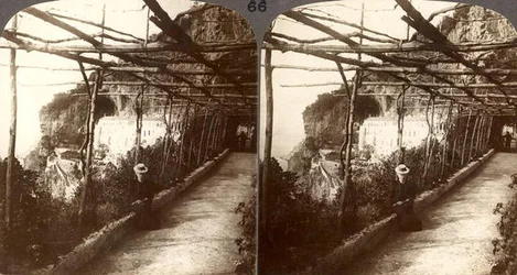 Klasztor kapucynów i wielkie klify Amalfi, widok stereoskopowy (zdjęcie w sepii)