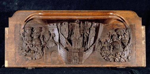 Mizerykorda przedstawiająca otoczone murem miasto z bramą wjazdową z podwyższoną broną, New College Chapel, Oxford, koniec XIV w. (drewno)