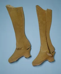 Buty prawdopodobnie należały do królowej Elżbiety I, XVI w. (skóra)