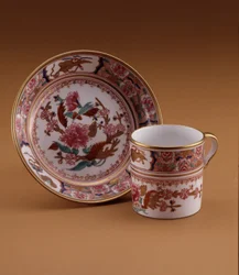 filiżanka i spodek w stylu chińskim, Spode, Staffordshire, ok. 1800 (porcelana)