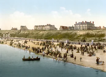 Klify i plaża, Clacton-on-sea (zdjęcie ręcznie kolorowane)