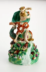 Derby figura Neptuna na skalistej podstawie z wodospadem i muszlami, ok. 1750-1800 (porcelana)