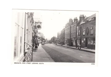 Edwardiańska pocztówka Highgate High Street z widokiem na południe, ok. 1910 r. (monochromatyczna)