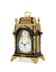 Mały, ebonizowany ośmiodniowy zegar stołowy George III na ormolu, ok. 1765 (ormolu i obudowa z ebonizowanego drewna)