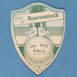 Play Up Bournemouth, karta Baines w kształcie tarczy i dwóch piłkarzy siedzących na dużej piłce nożnej, 1888-89