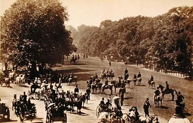 Rotten Row, c.1880 (zdjęcie w sepii)