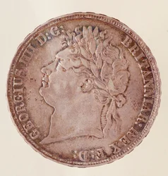 Srebrna korona angielska, panowanie króla Jerzego IV (1820-1830). Śr. 3,7 cm Neapol, muzeum archeologiczne