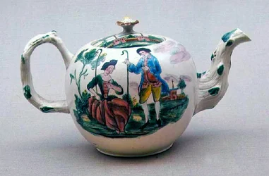 Staffordshire czajniczek glazurowany solą, dekorowany en famille różą, ok. 1770 (ceramika)