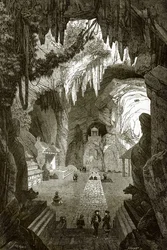 Podziemna świątynia buddyjska w marmurowych skałach w pobliżu Touraine, w Cochin w Chinach