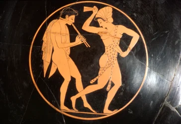 Kubek do picia, Kylix tańczącej dziewczyny z młodzieżą grającą na flecie, strych, c510 pne