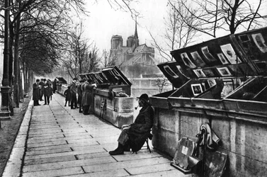 Stoiska z książkami wzdłuż nabrzeży, Paryż, 1931.