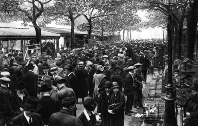 Widok ogólny ptasiego targu, Paryż, 1931.