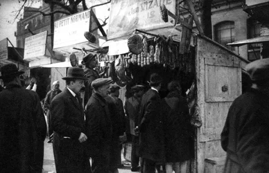 Jarmark Szynki na bulwarze Richarda Lenoira, Paryż, 1931.