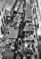 Malowniczy rynek w Passage Berryer, Paryż, 1931.