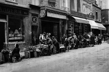 Sprzedawcy warzyw na Rynku Centralnym, Paryż, 1931.