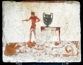 Sztuka etruska: młody nagi efeb przy stole, na którym stoi wazon. Fresk grobu „nurka”. Z południowego cmentarza Paestum. 480-470 pne. Museo Archeologico Nazionale, Paestum