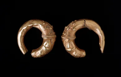 Złote kolczyki, 450-400 pne