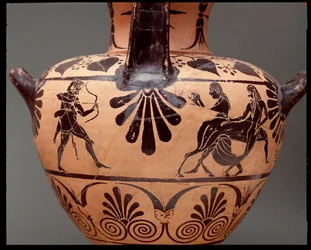 Hydria z przedstawieniem Herkulesa strzelającego strzałą w centaura Nessusa, druga od prawej Deianira, terakota, 450-400 p.n.e.