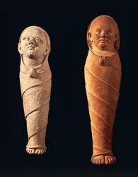 Terakota ex-voto z niemowlętami, z wotywnego stipe, z Tessennano (Lazio). Cywilizacja etruska, IV wiek p.n.e.