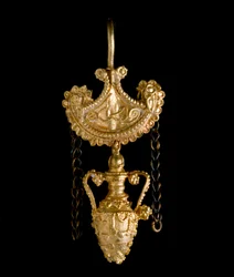 Sztuka etruska: złoty kolczyk. III wiek p.n.e. Od Cerveteriego. Ciemny. 3,4 cm Rzym, Museo di Villa Giulia