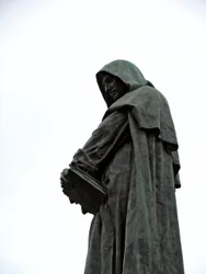 Pomnik Giordano Bruno (1548-1600) dominikańskiego filozofa i brata. Rzeźba Ettore Ferrari (1845-1929) 1889 Campo dei Fiori, Rzym