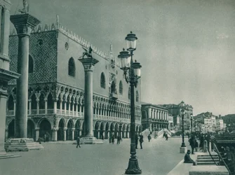 Front główny Pałacu Dożów z Riva degli Schiavoni, Wenecja, Włochy, 1927