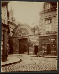 Wejście do prywatnego pałacyku, Rue Vieille du Temple 47