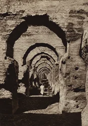 Meknes, Ruiny „Haras” (zdjęcie czarno-białe)