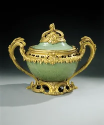 Wazon Ludwika XV pot-pourri (z chińskiej porcelany seledynowej na ormolu)