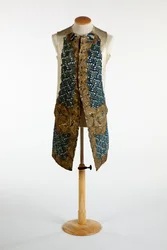 Kamizelka zdobiona złotą metalową nicią, niebieskim szenilem i cekinami, ok.1750-70 (jedwab)