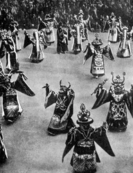 Zamaskowani tancerze, Tybet, 1936.