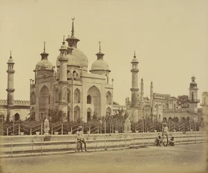 [Meczet w Hussainabad Imambara].