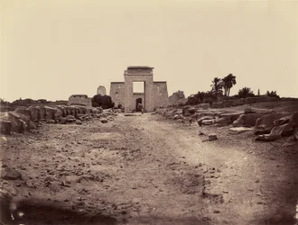 Aleja Sfinksów i ptolemejski propylon, Karnak, Teby
