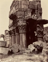 Detale kapiteli kolumn świątyni Jowisza - Baalbek