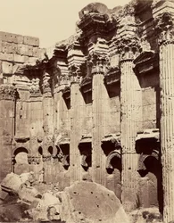 Wnętrze świątyni Jowisza - Baalbek
