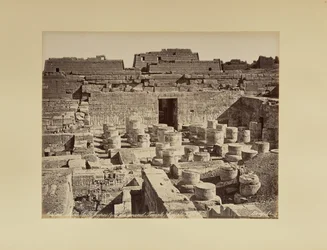 Medinet Abu. Sala hipostylowa Wielkiej Świątyni (Egipt)